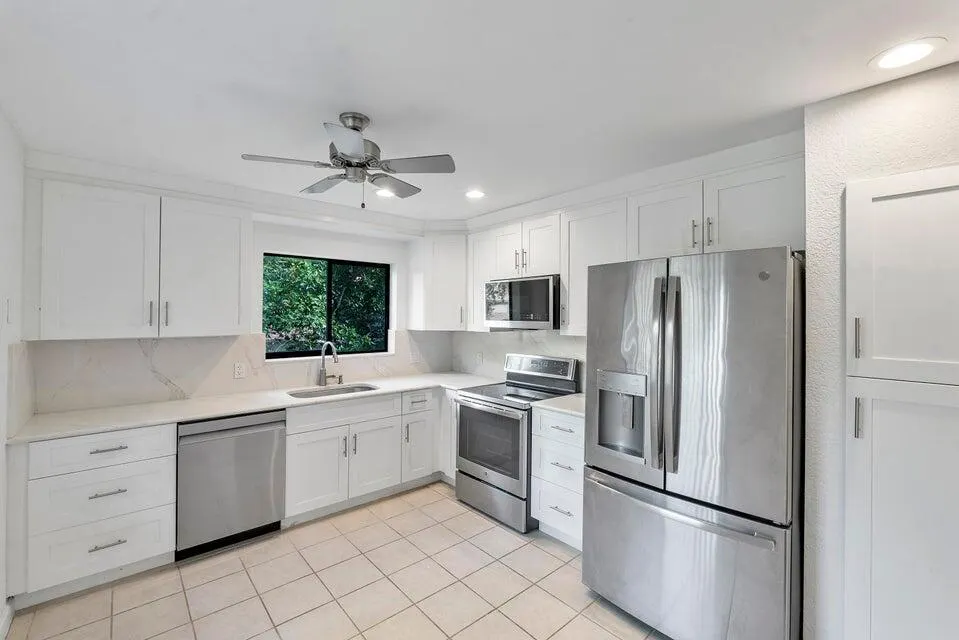 5720 Coach House Circel Circle E