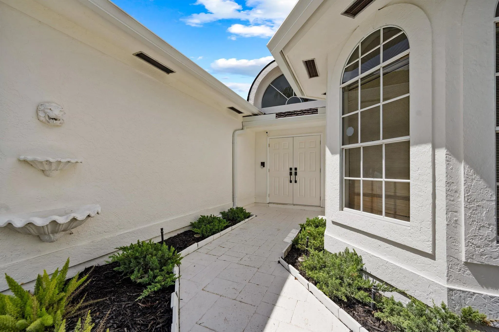 2587 Muir Circle