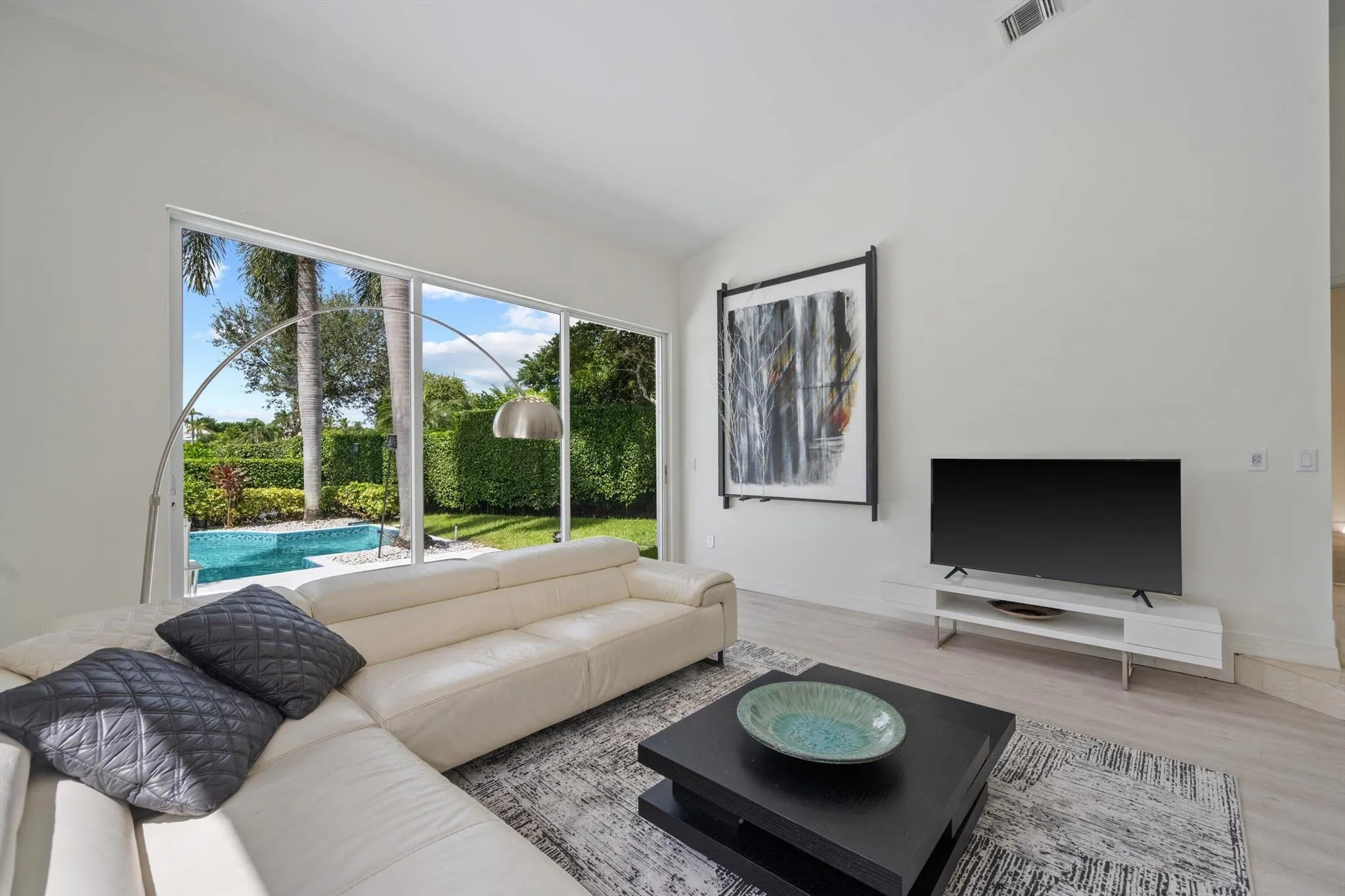 2587 Muir Circle