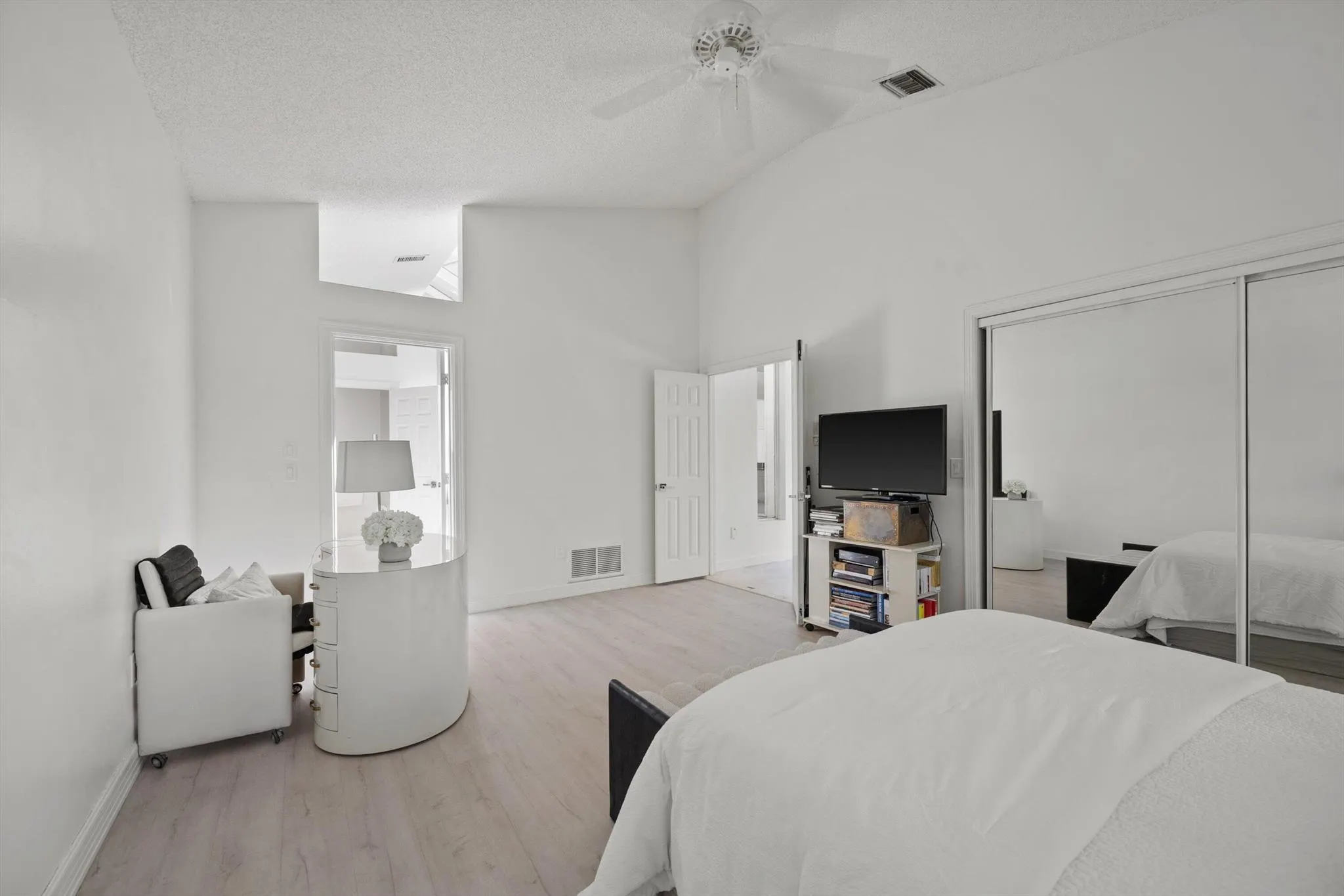 2587 Muir Circle