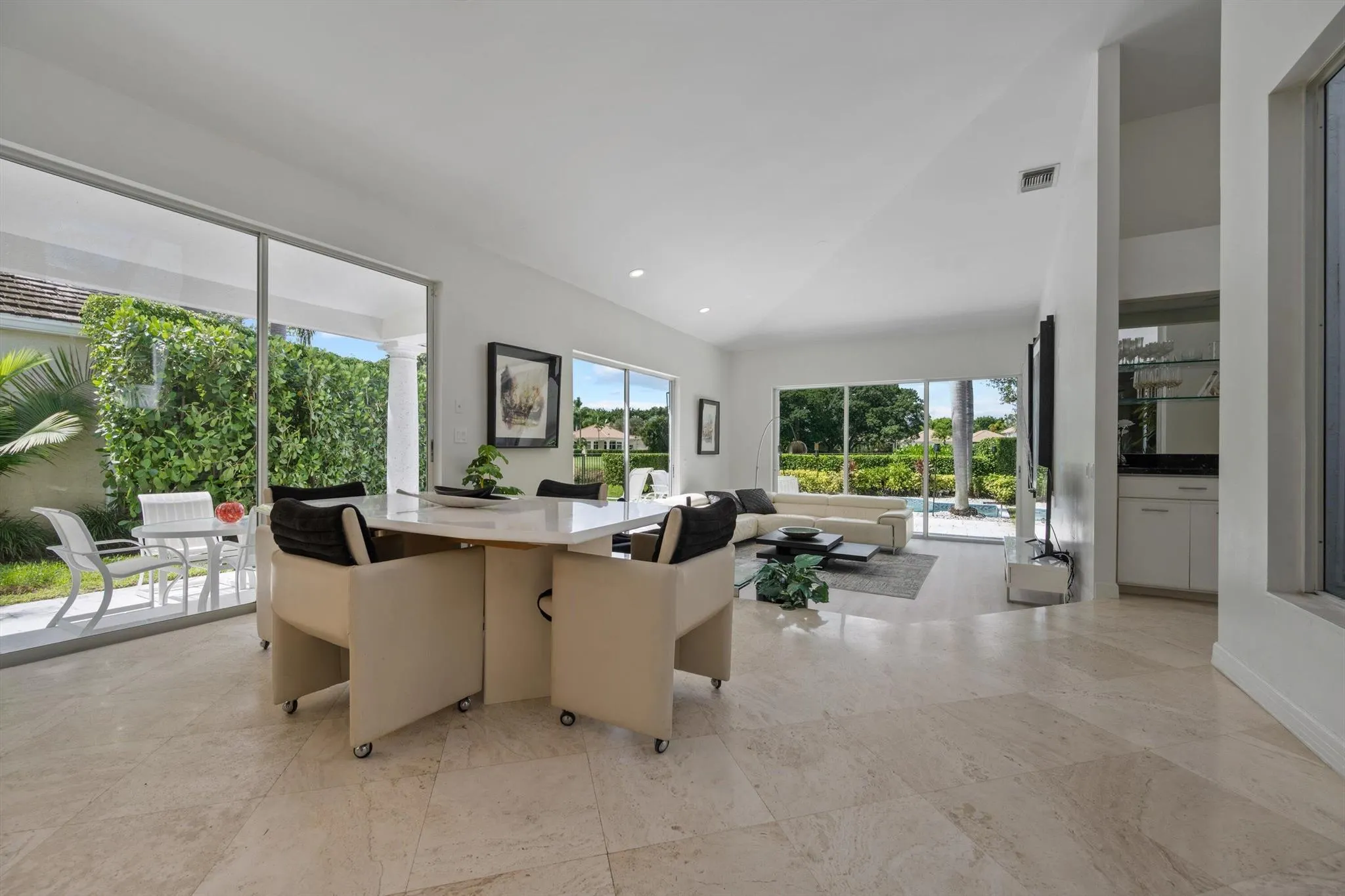 2587 Muir Circle