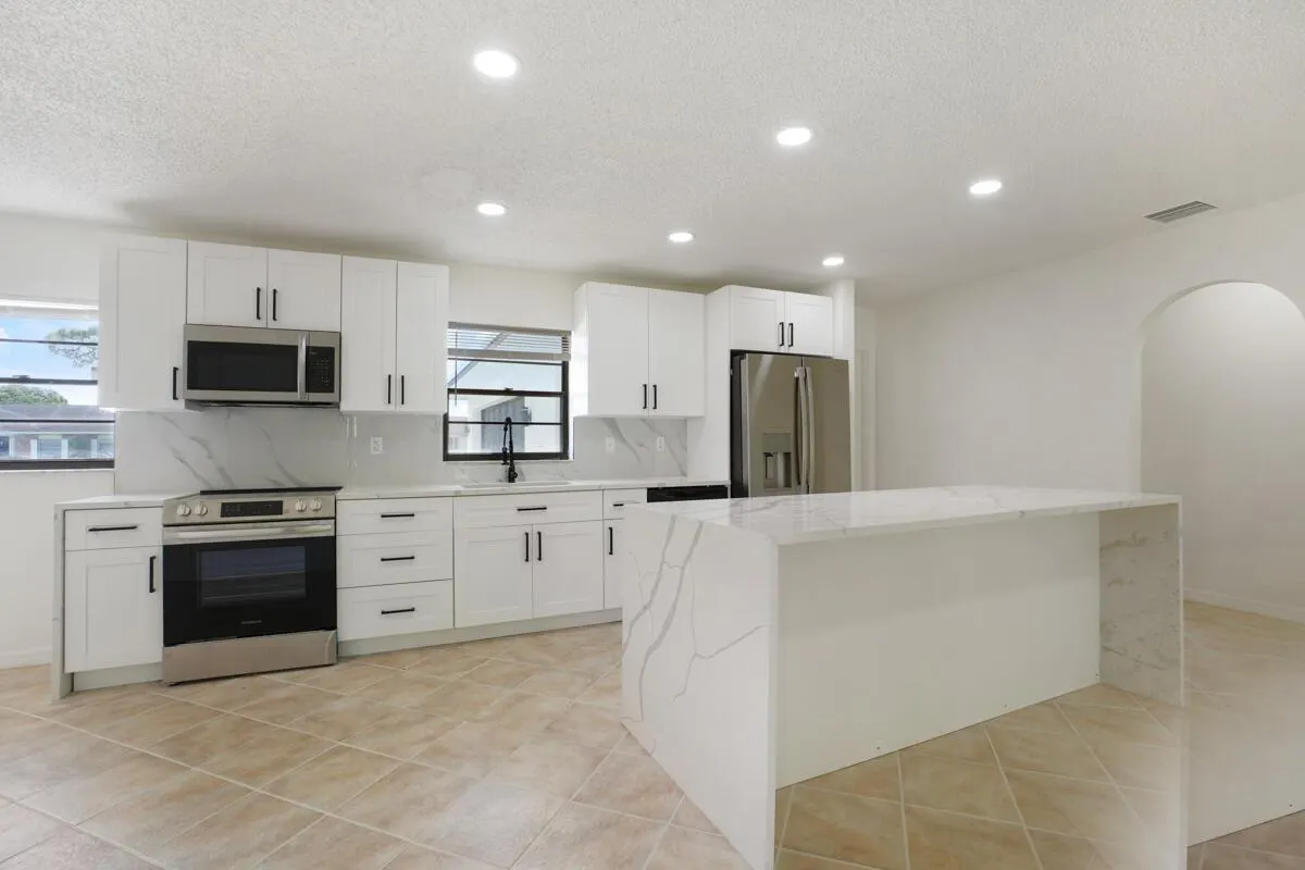 417 SE Tranquilla Avenue