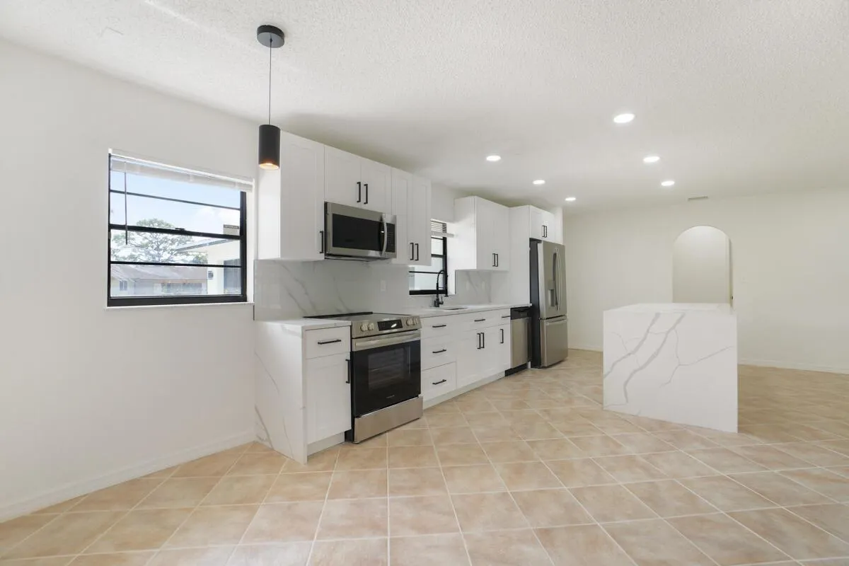 417 SE Tranquilla Avenue