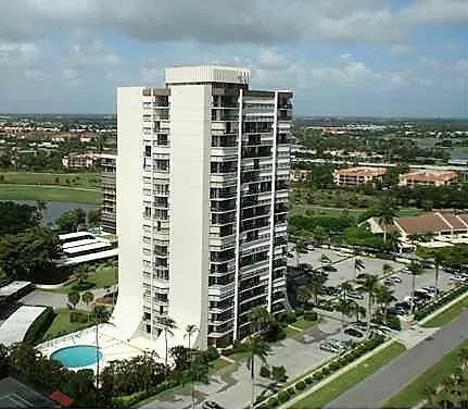 2425 Presidential Way, #1703