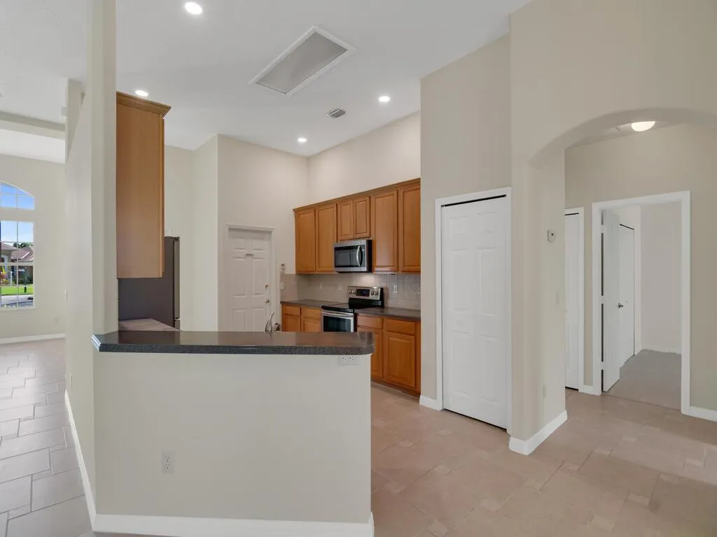 305 Bourdeaux Drive SW