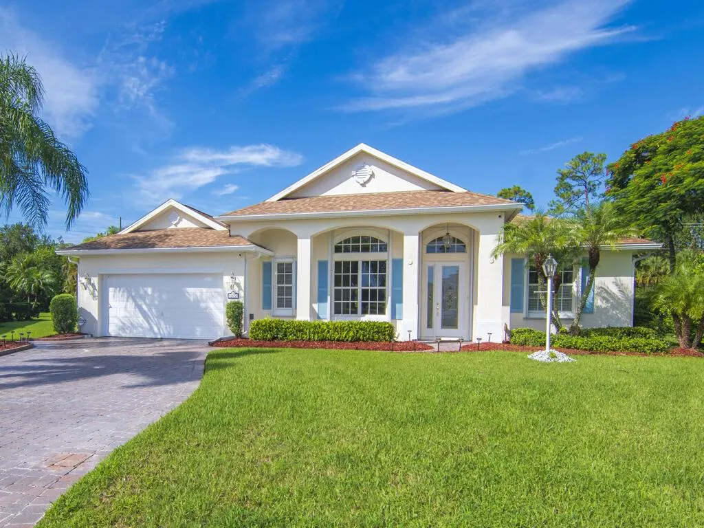 305 Bourdeaux Drive SW