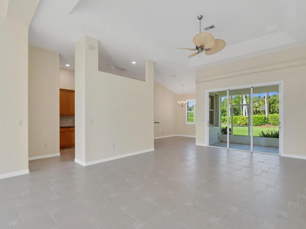 305 Bourdeaux Drive SW