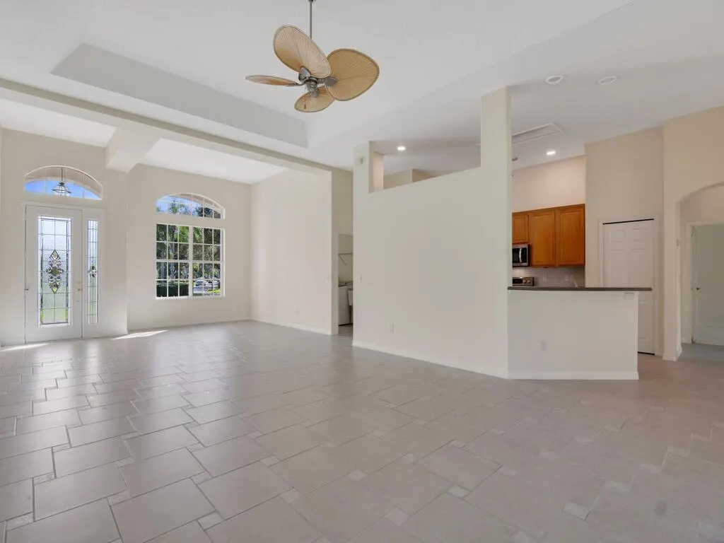 305 Bourdeaux Drive SW