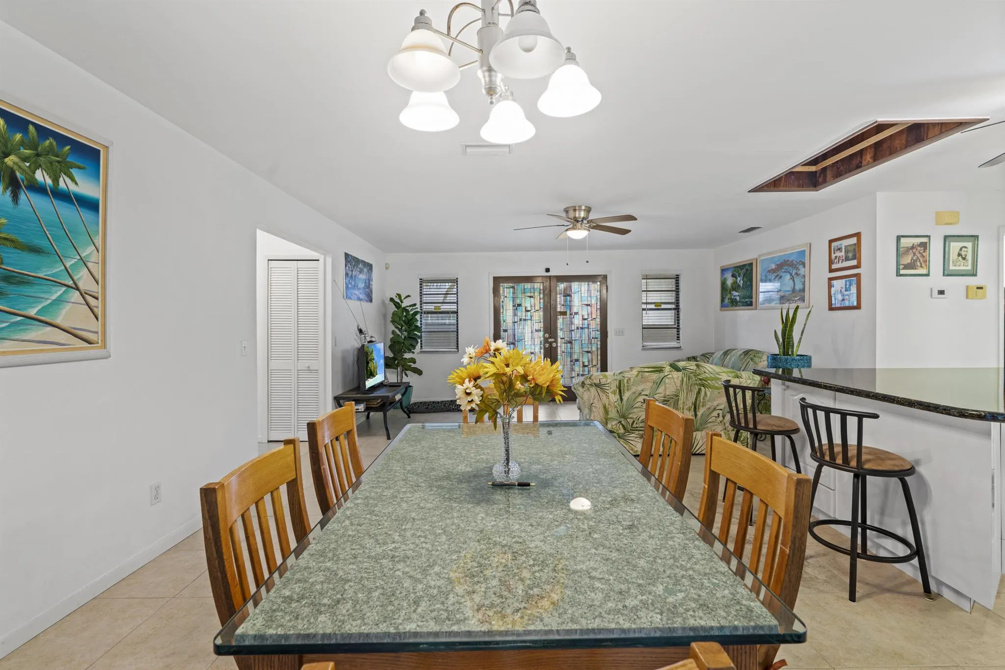 1915 Eucalyptus Avenue