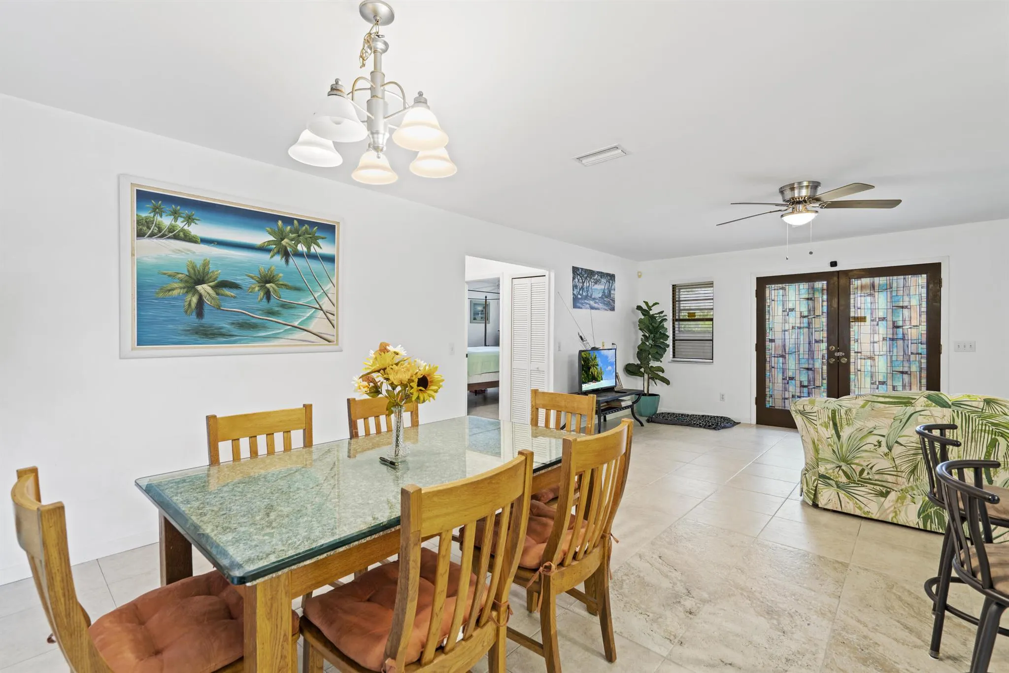 1915 Eucalyptus Avenue