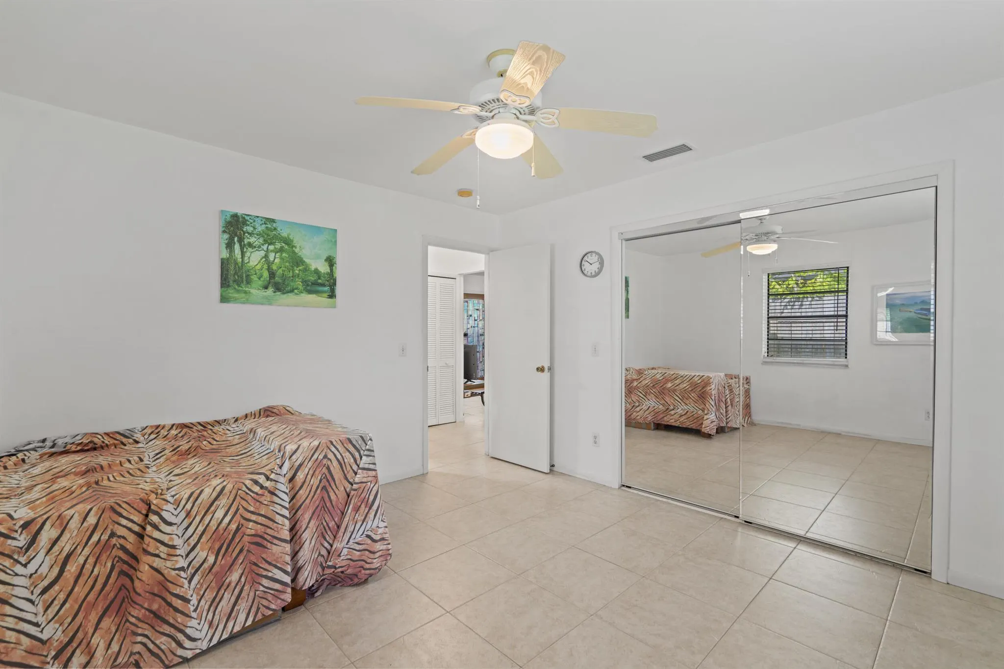 1915 Eucalyptus Avenue