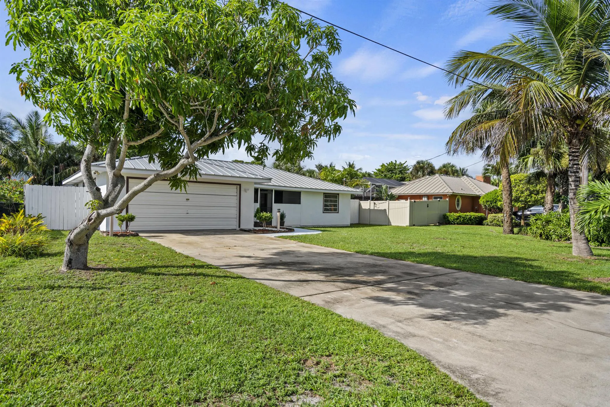 1915 Eucalyptus Avenue