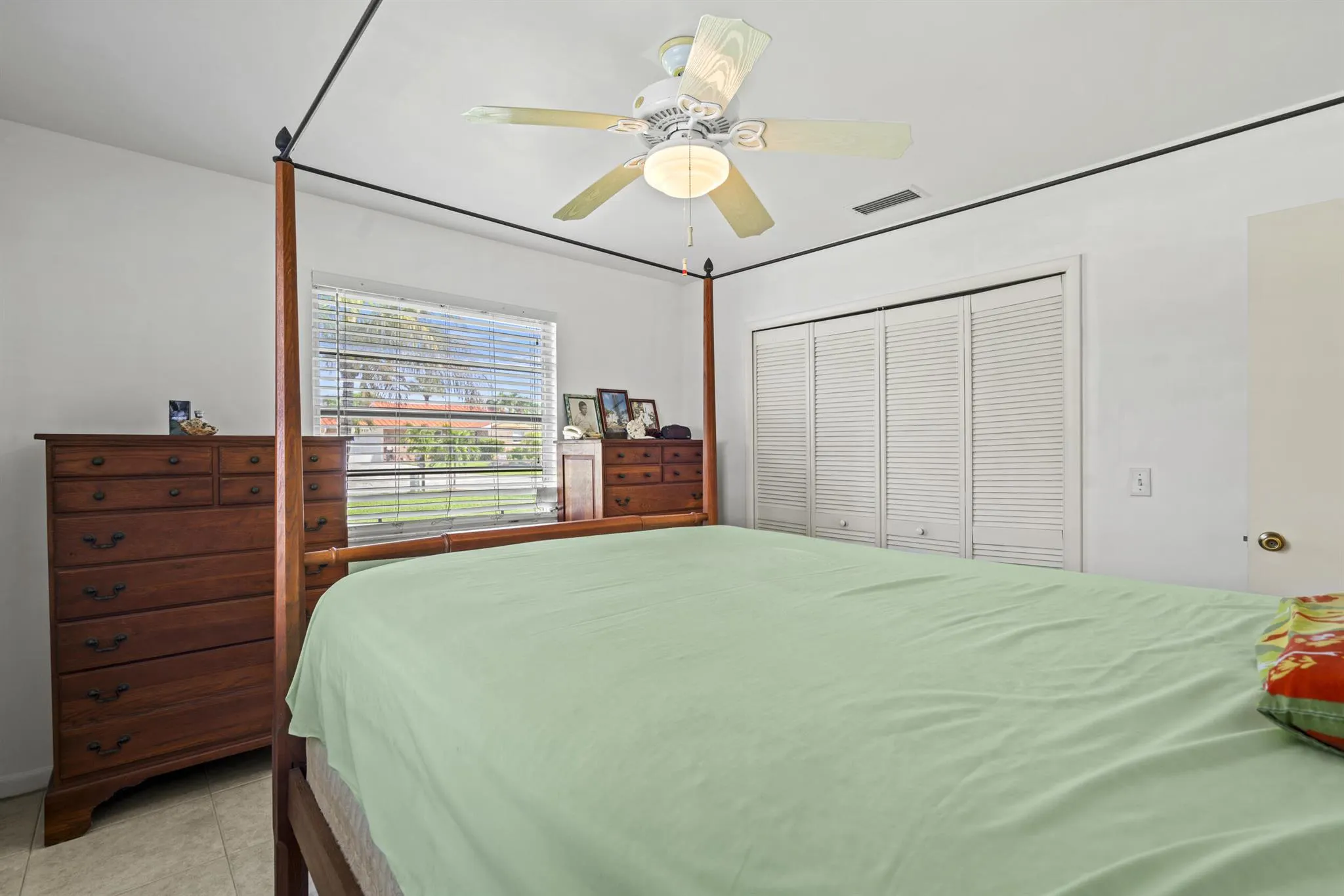 1915 Eucalyptus Avenue