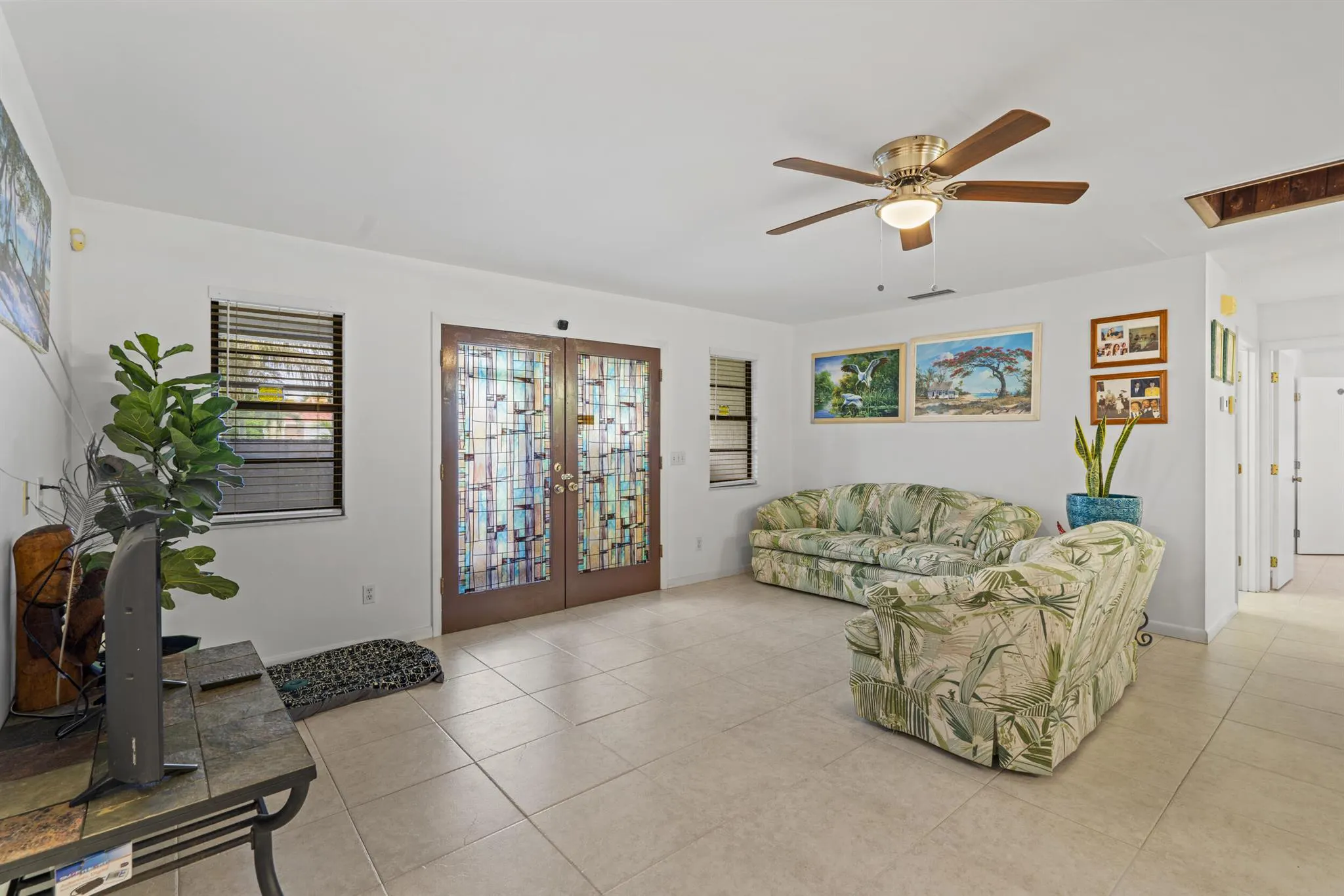 1915 Eucalyptus Avenue