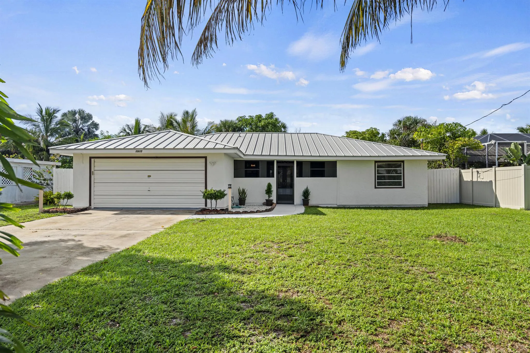 1915 Eucalyptus Avenue