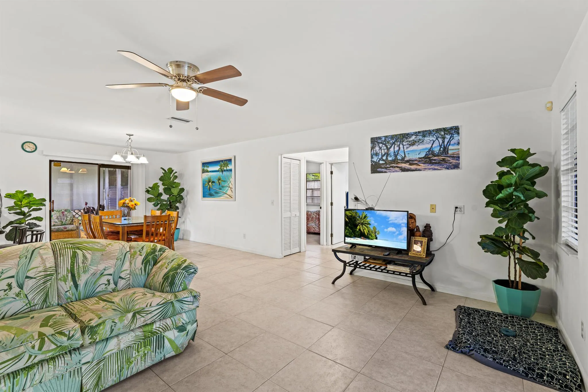 1915 Eucalyptus Avenue