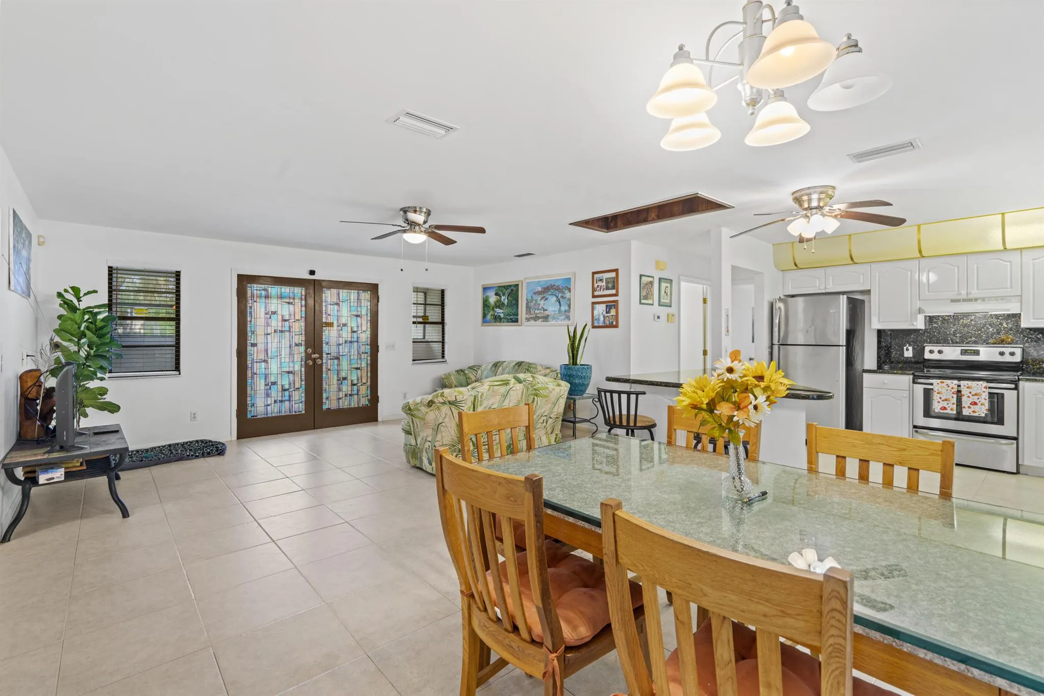 1915 Eucalyptus Avenue