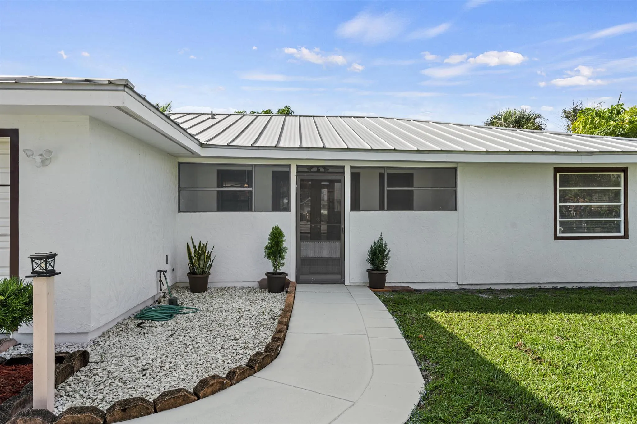 1915 Eucalyptus Avenue
