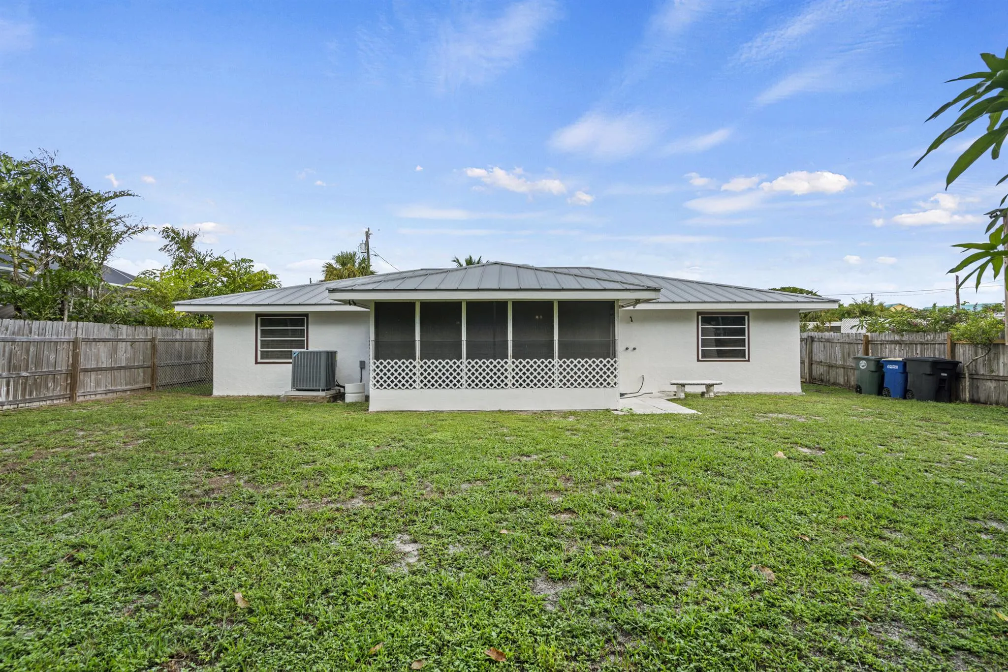 1915 Eucalyptus Avenue