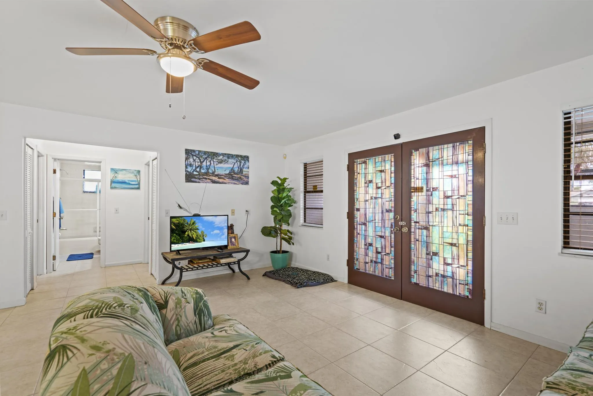 1915 Eucalyptus Avenue