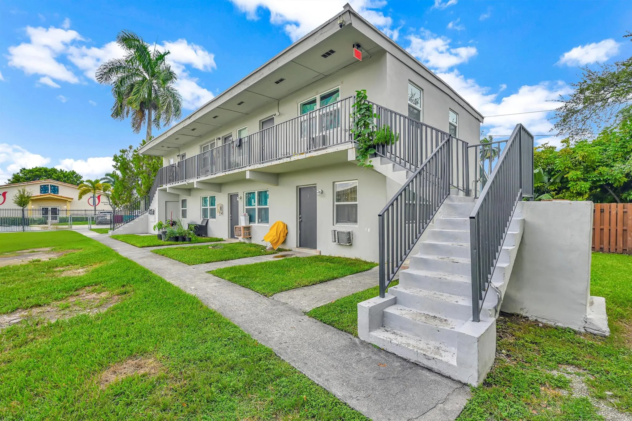 186 NW 1st Street