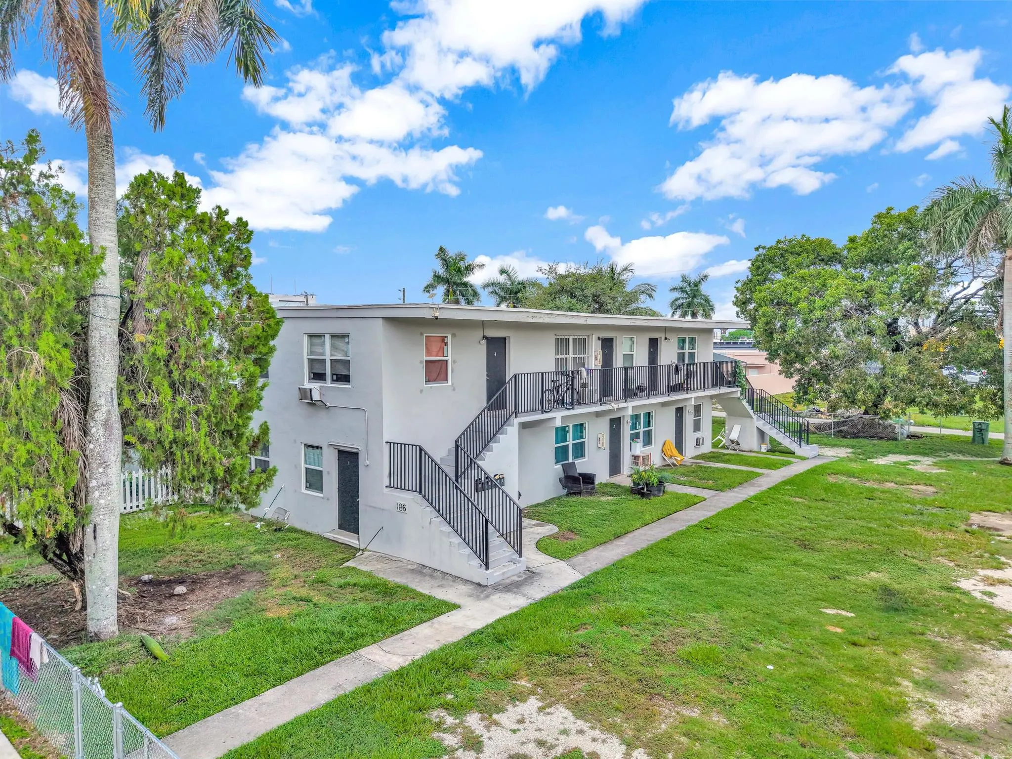 186 NW 1st Street