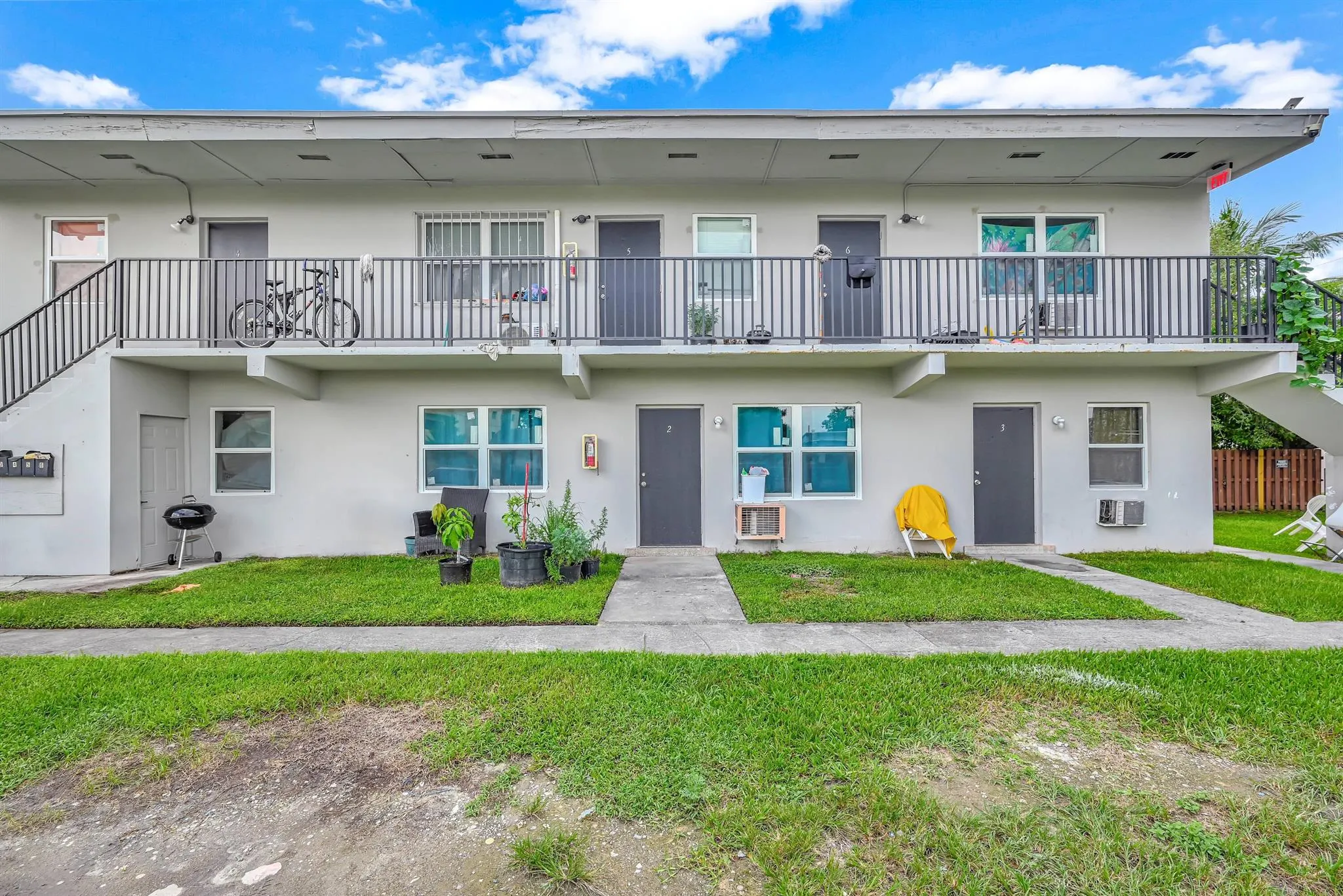 186 NW 1st Street