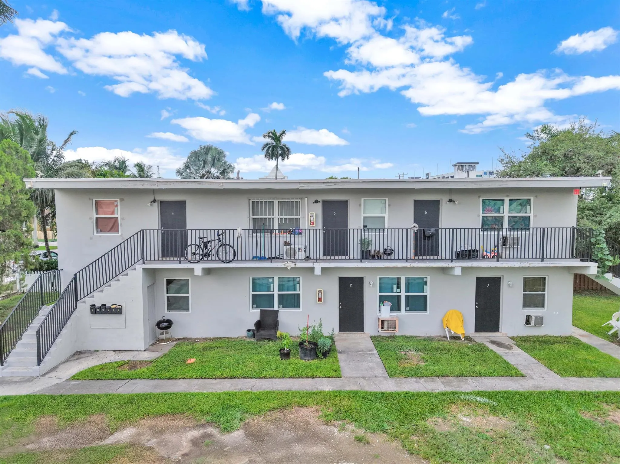 186 NW 1st Street
