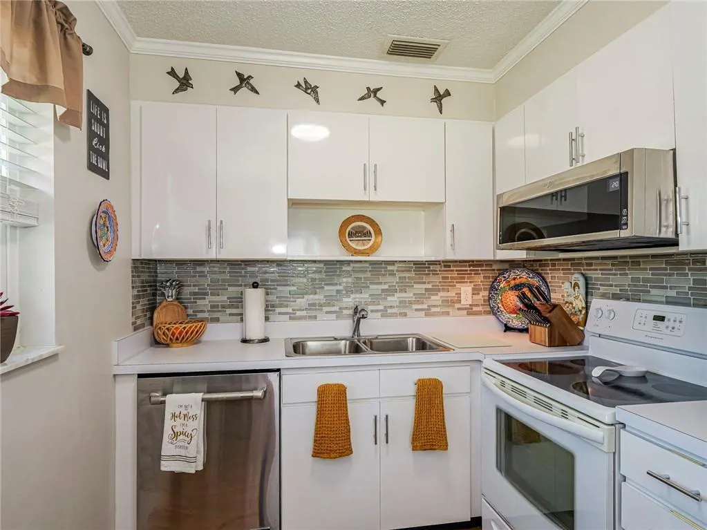 73 Royal Oak Court, #203