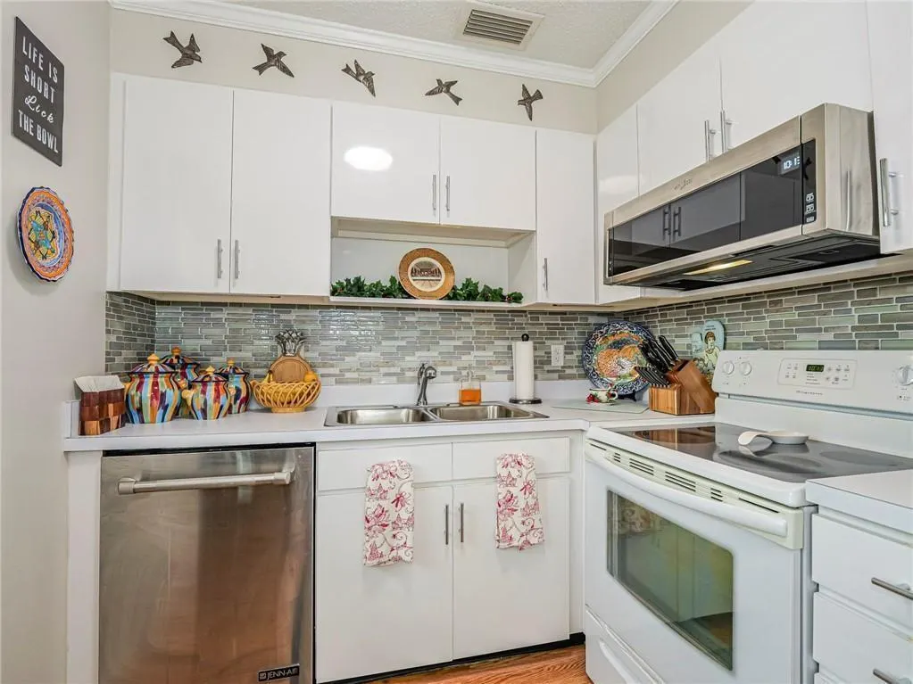 73 Royal Oak Court, #203