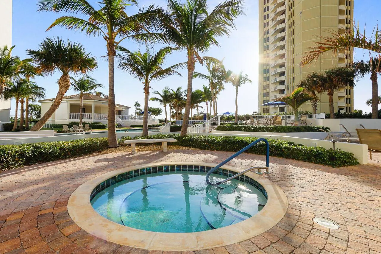 3000 N Ocean Drive, #19e