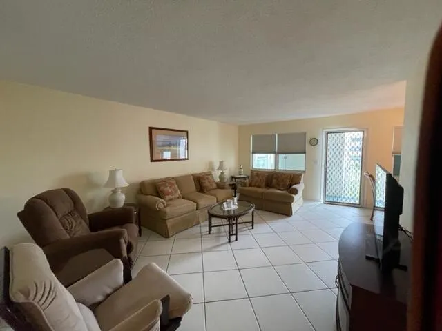 350 Horizons E, #206