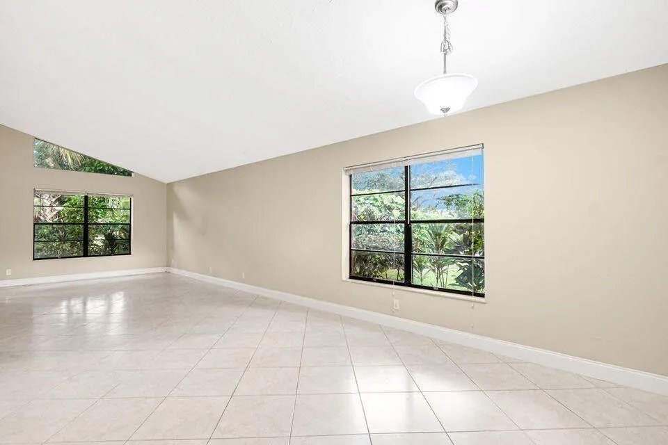 166 Sparrow Drive, #1b