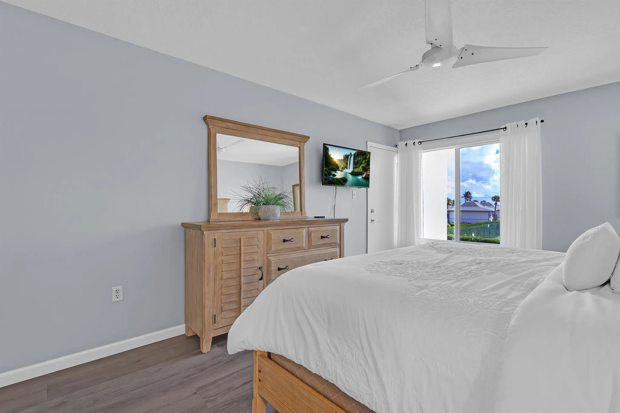 2400 S Ocean Drive, #7136
