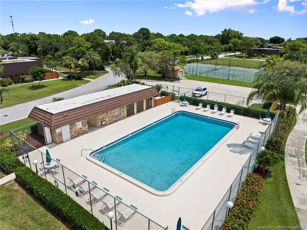 6143 SE Windsong Lane, #1025