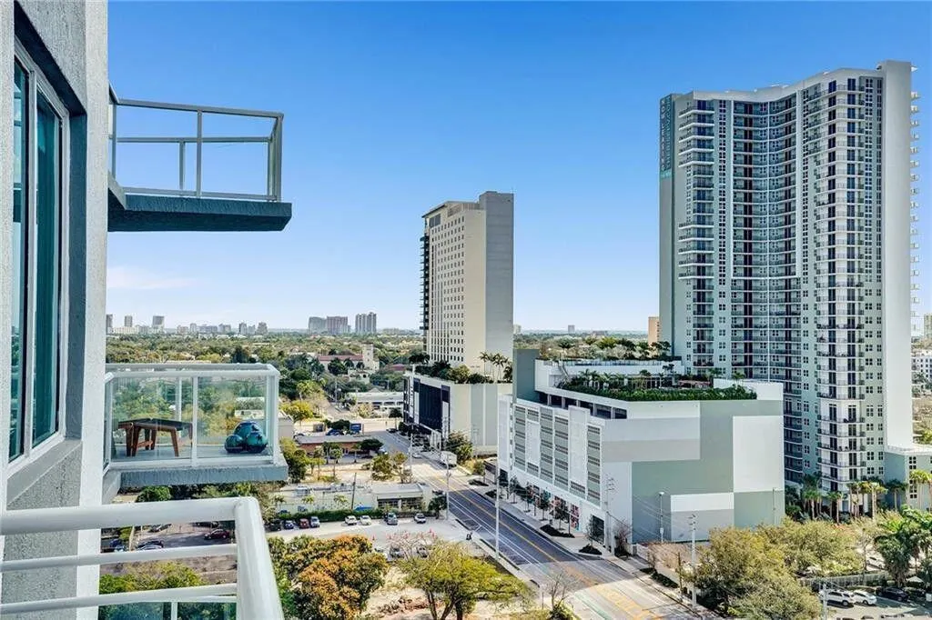 315 NE 3rd Avenue, #1105