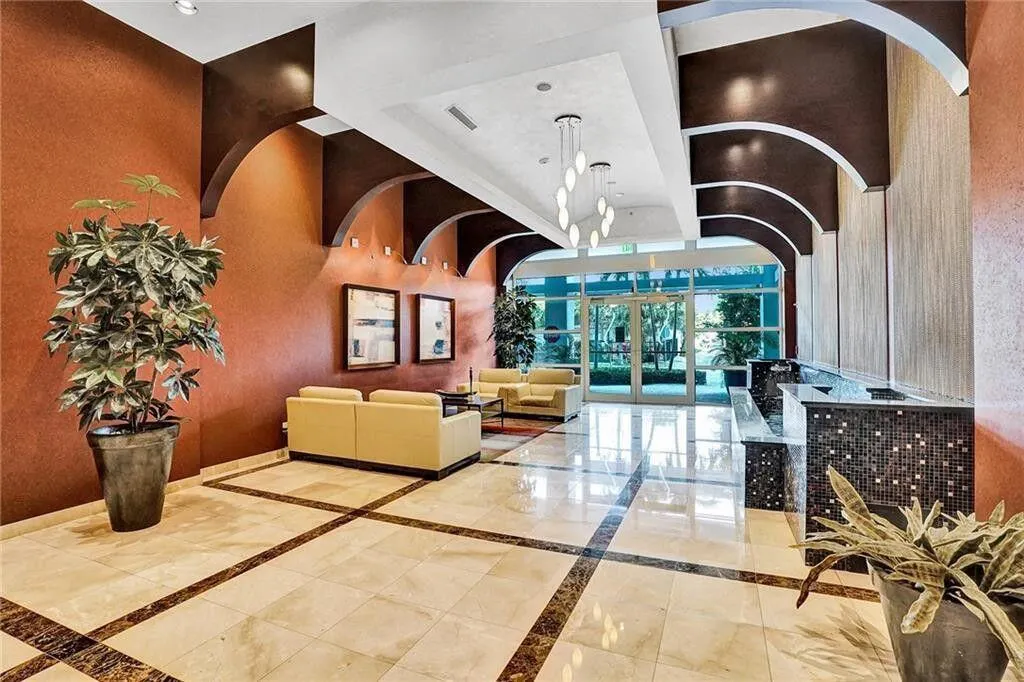 315 NE 3rd Avenue, #1105