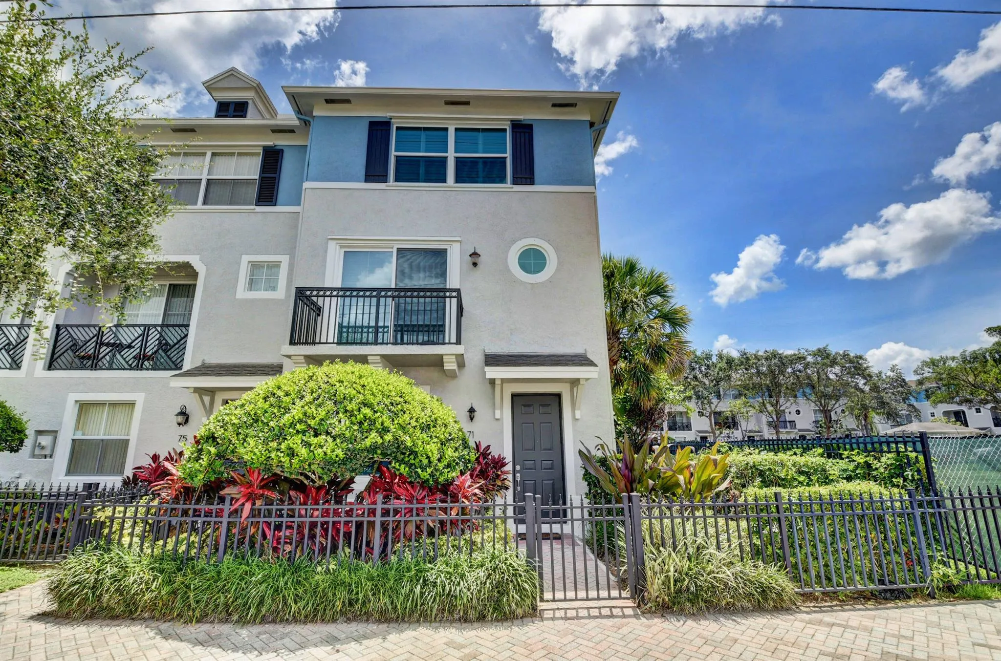 71 NW 4th Avenue