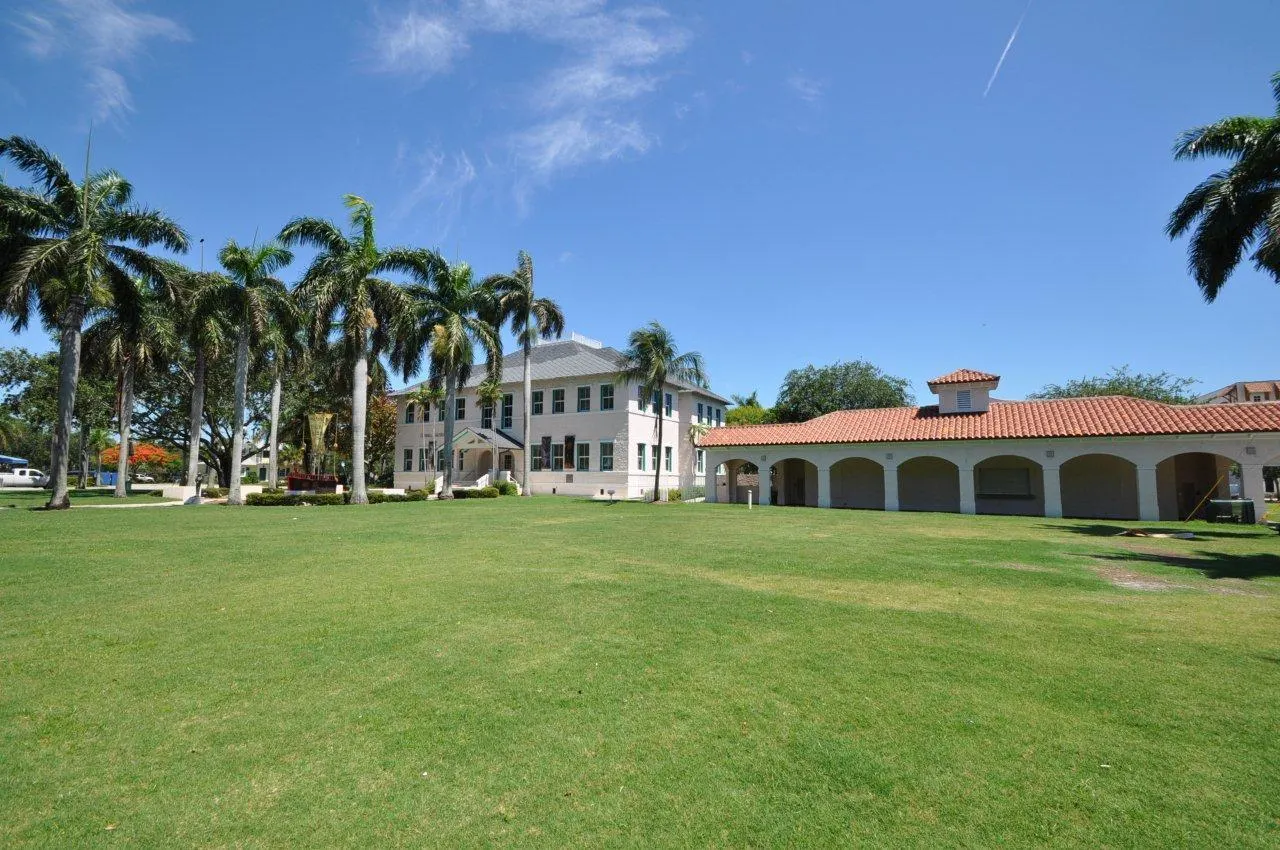 71 NW 4th Avenue