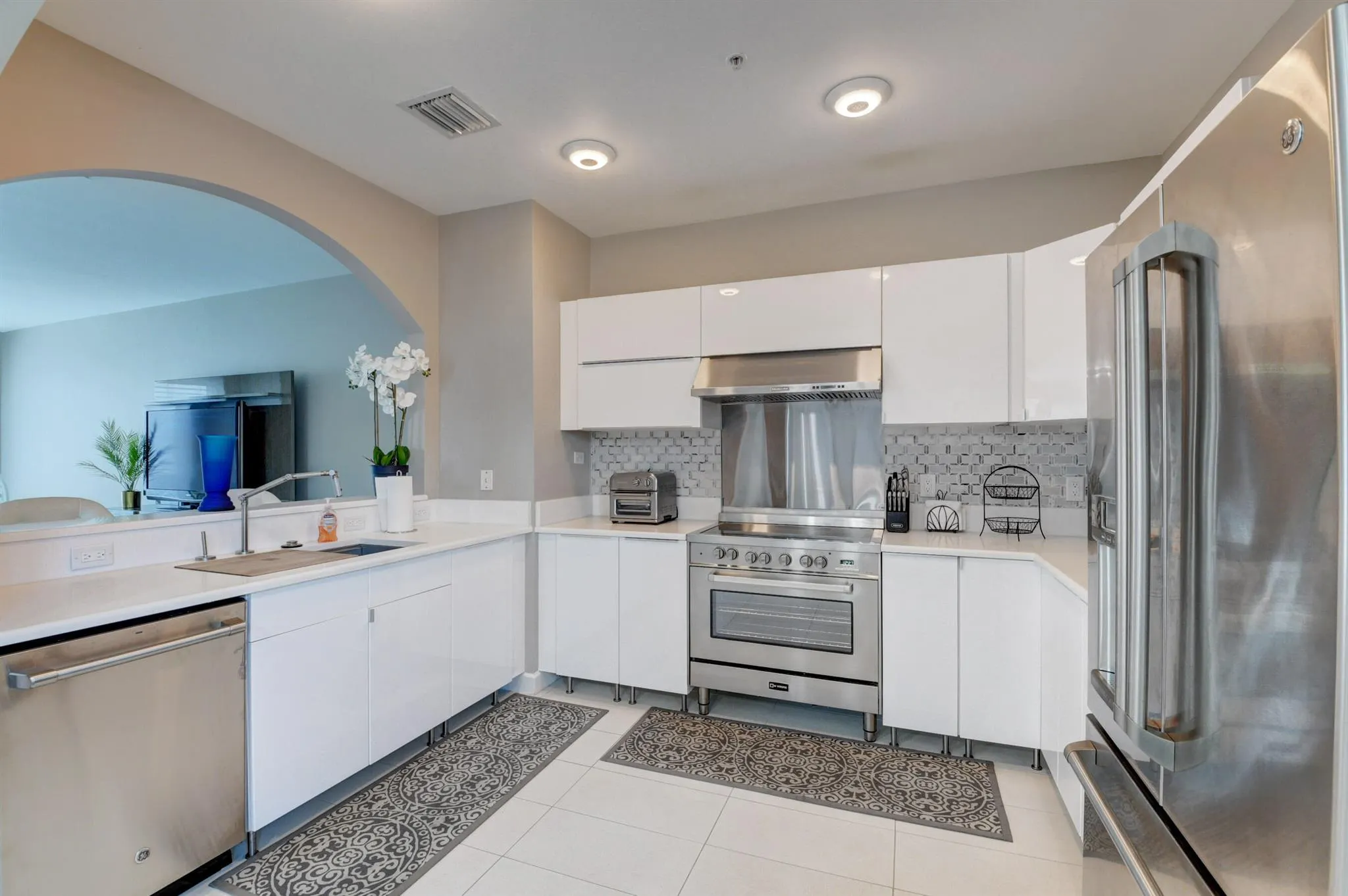 71 NW 4th Avenue