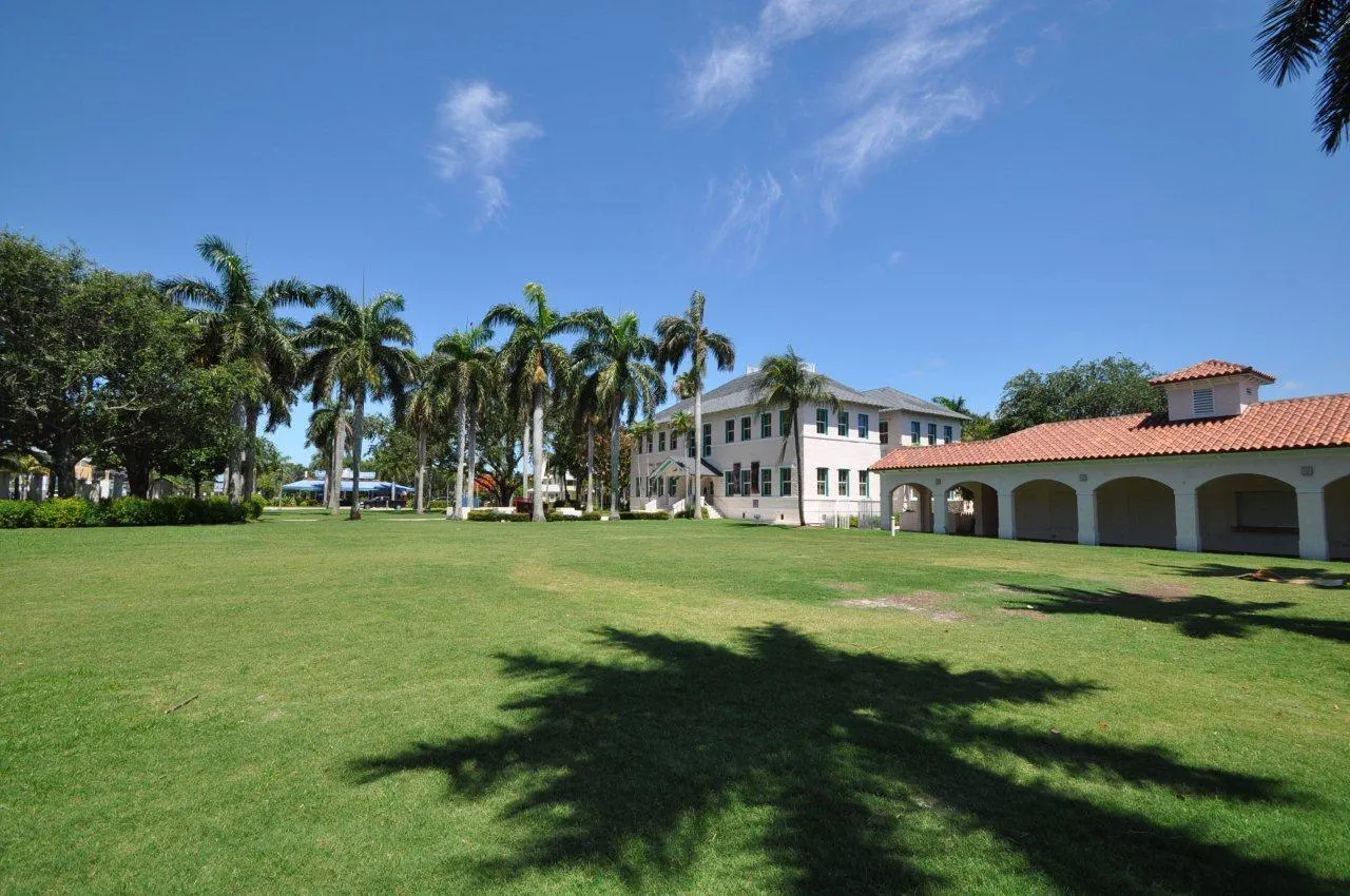 71 NW 4th Avenue