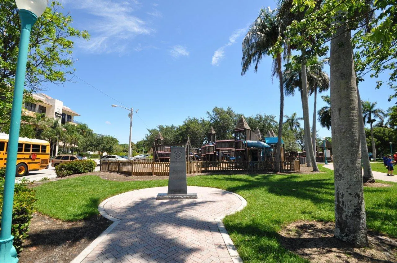 71 NW 4th Avenue