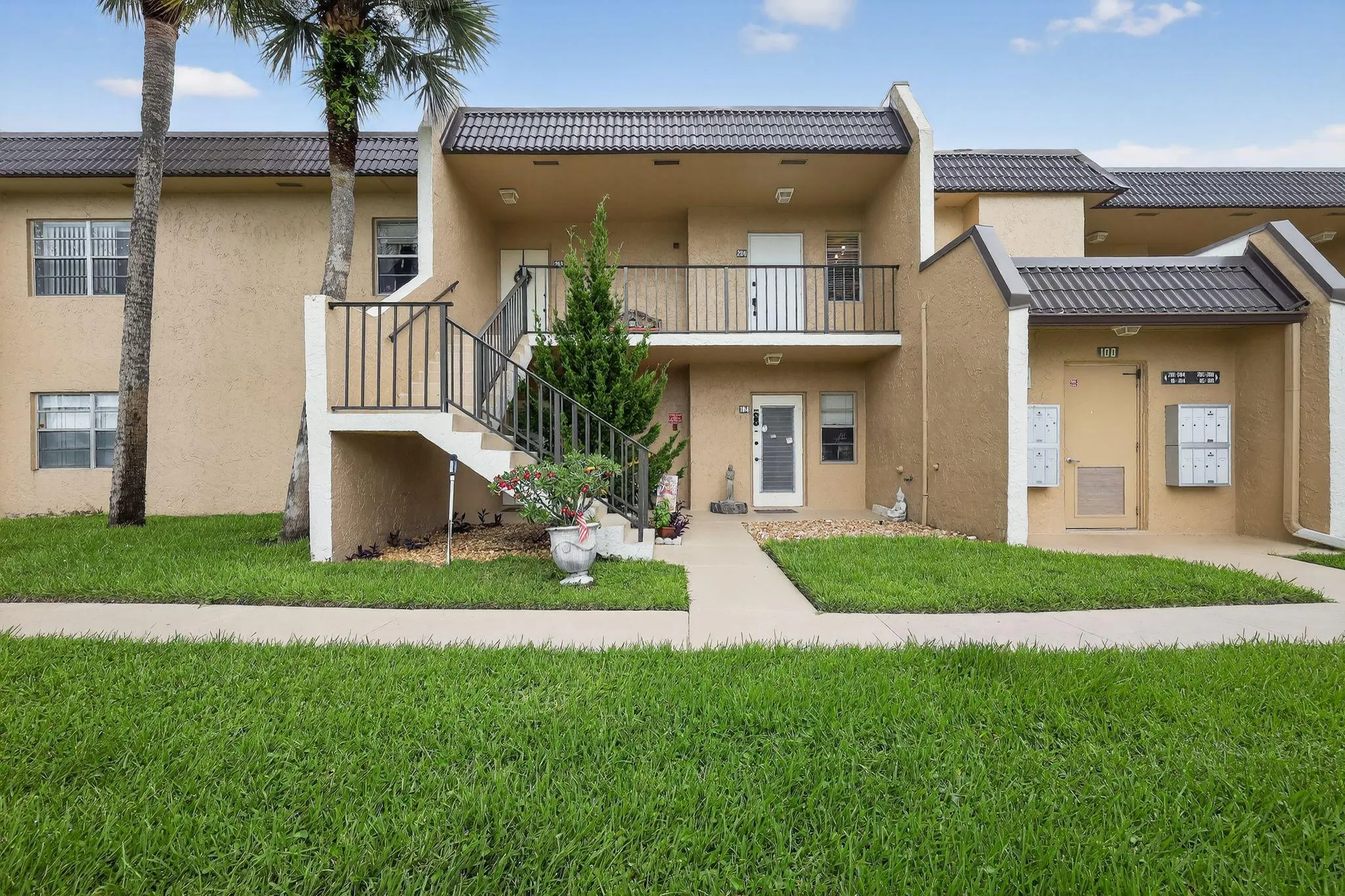 100 Lake Meryl Drive, #104