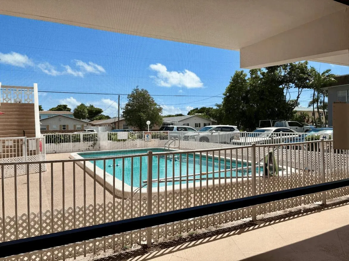 305 SE 9th Avenue, #4
