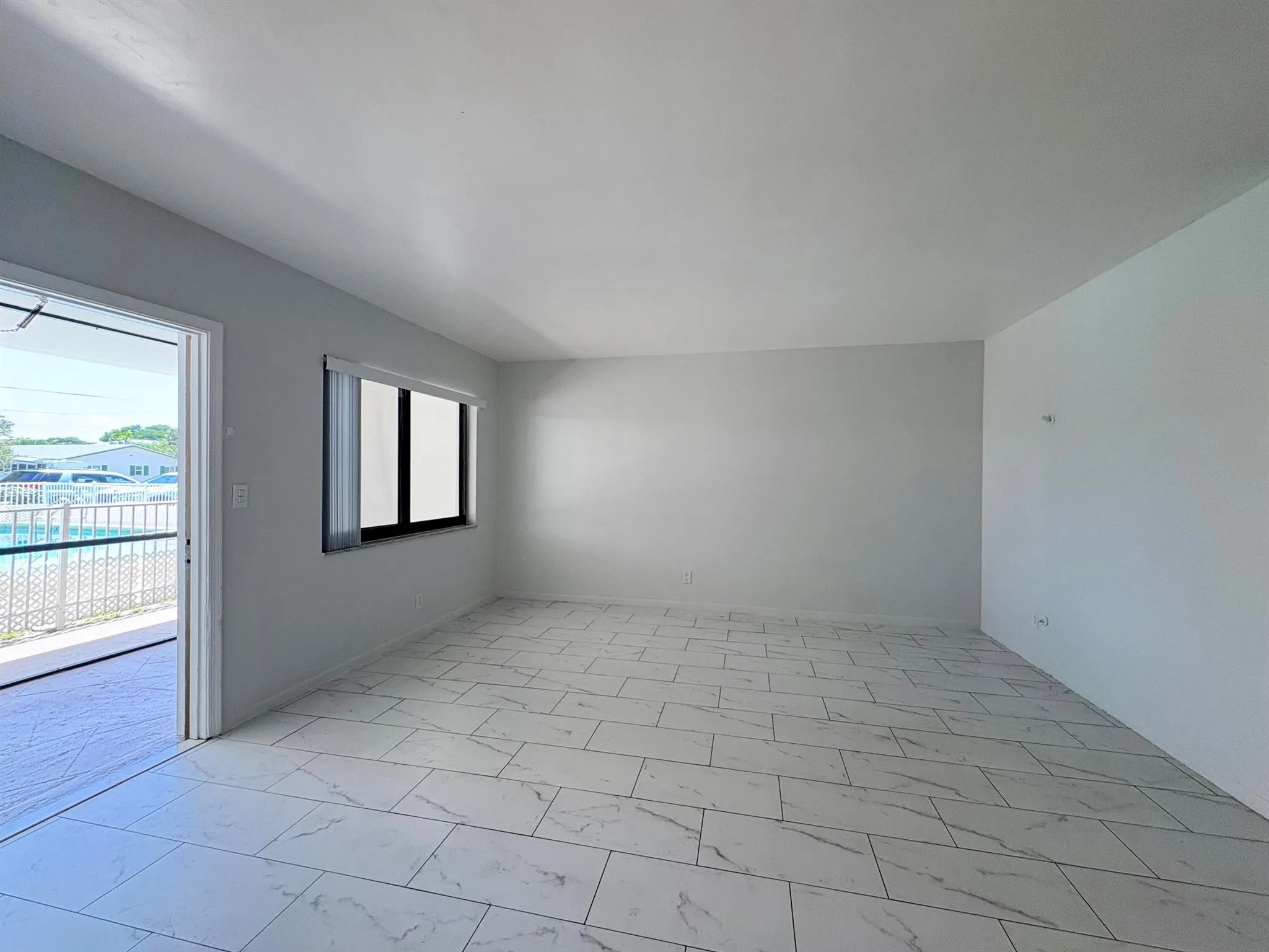 305 SE 9th Avenue, #4