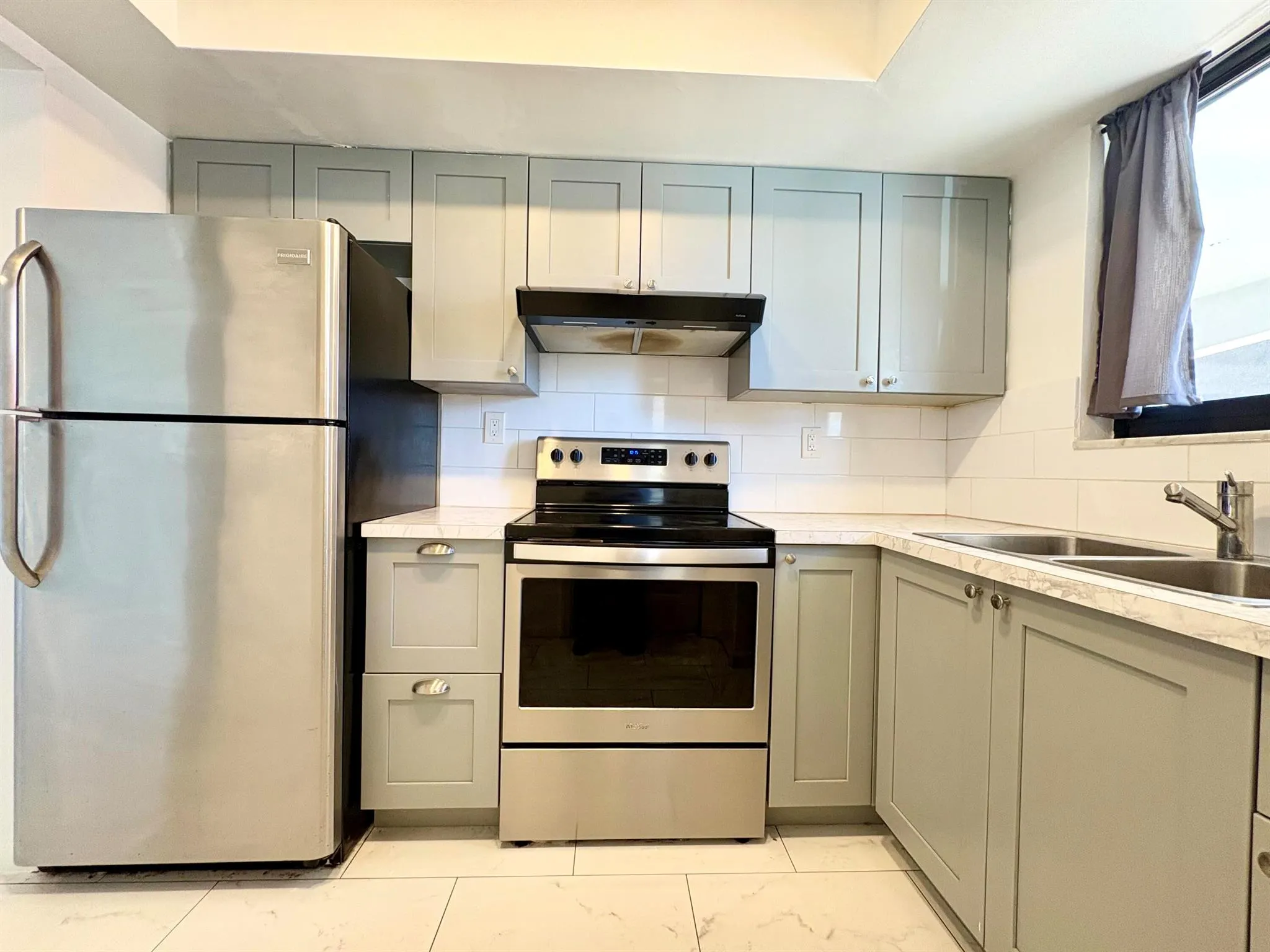 305 SE 9th Avenue, #4