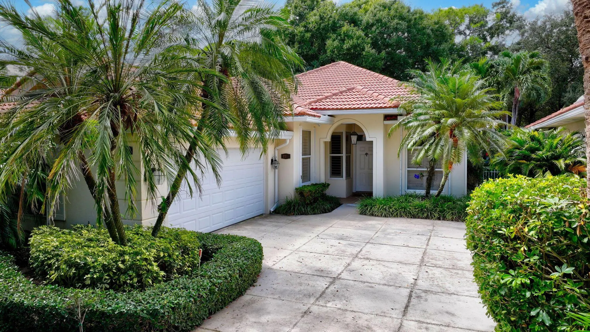 229 E Tall Oaks Circle