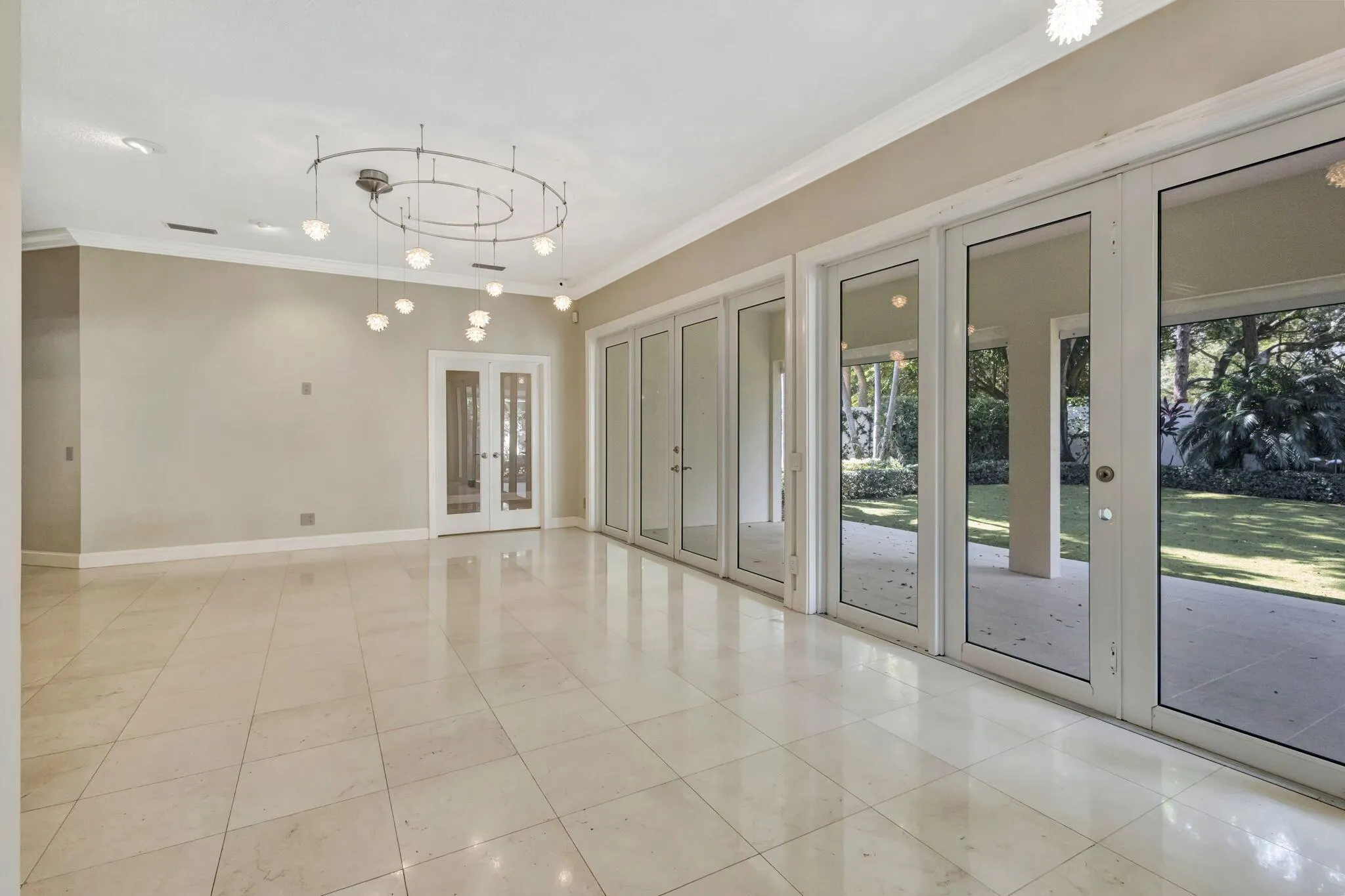 229 E Tall Oaks Circle