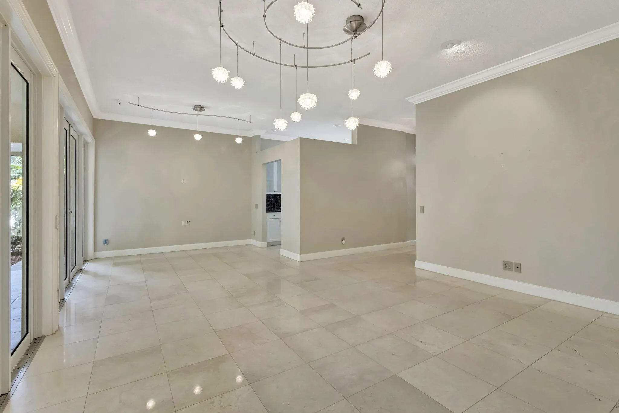 229 E Tall Oaks Circle
