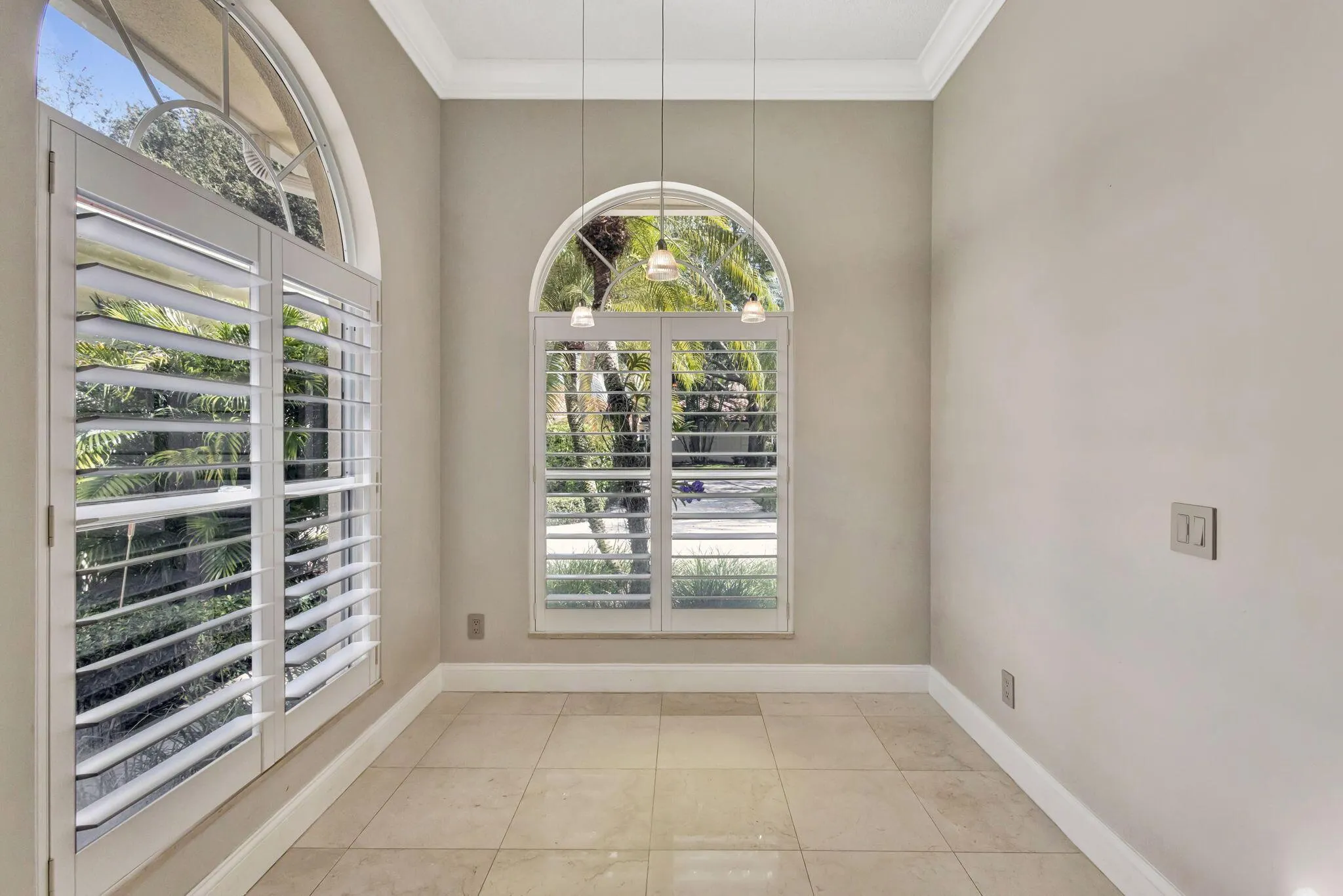 229 E Tall Oaks Circle